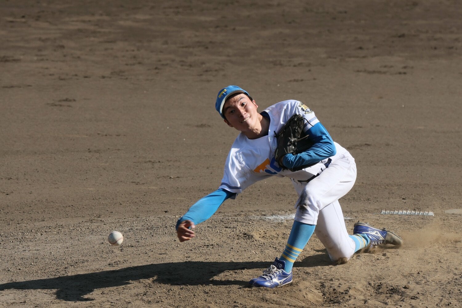 大学ジャパンの候補合宿にも選出された東大の渡辺向輝。フォームは父譲りのサブマリン　©Shigeki Yamamoto