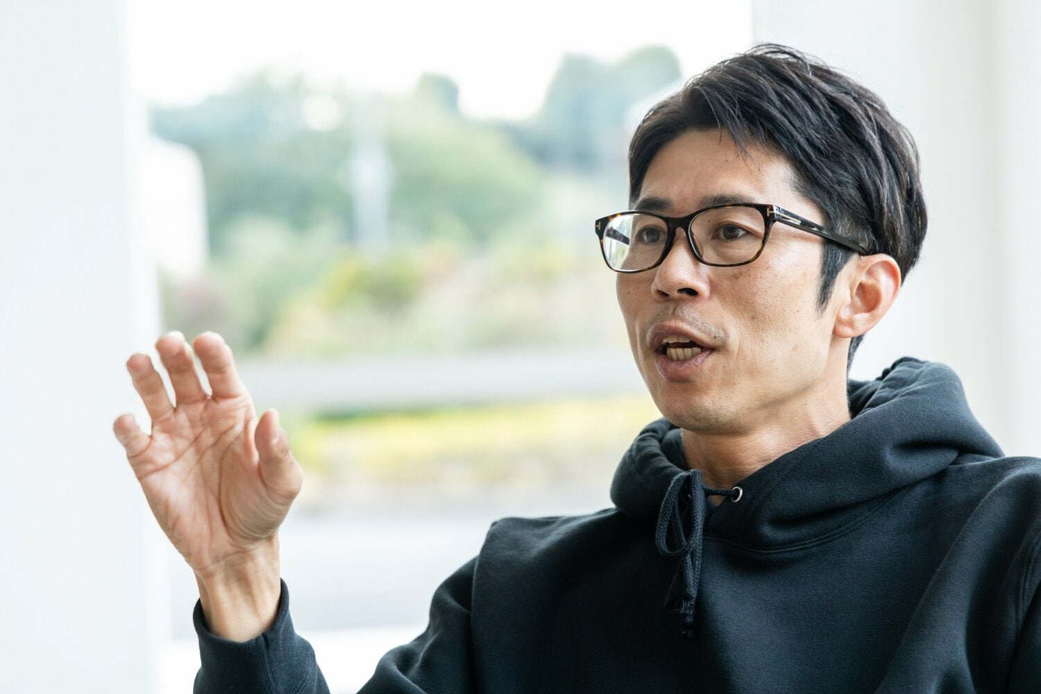 当時を振り返る徳本　©Mutsumi Tabuchi