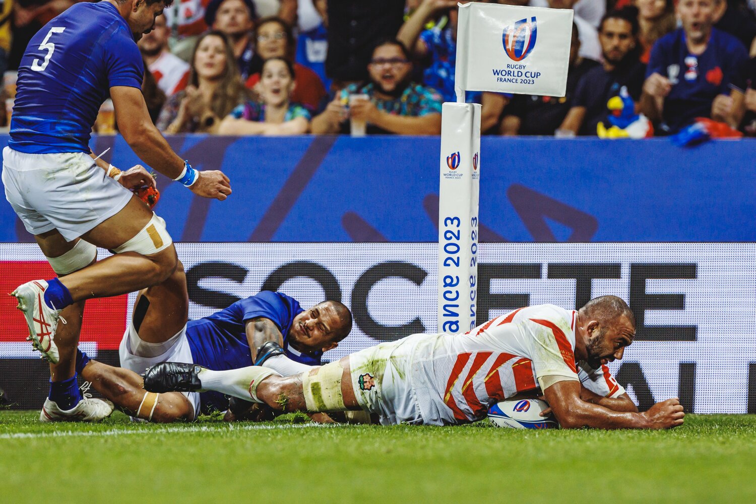 サモア戦でトライを決めたリーチ　©Kiichi Matsumoto