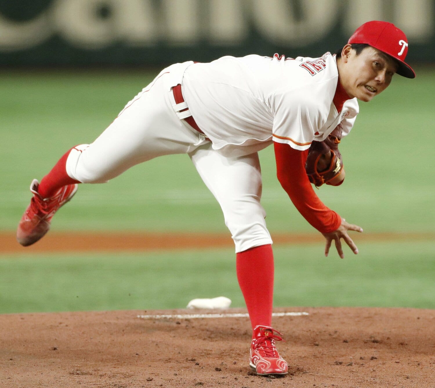 先発を務めていた社会人トヨタ自動車時代の栗林　©KYODO