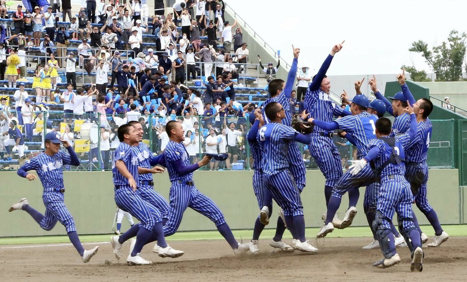青藍泰斗としては初の甲子園出場。ド派手なユニフォームで旋風を巻き起こせるか ©Sankei Shimbun