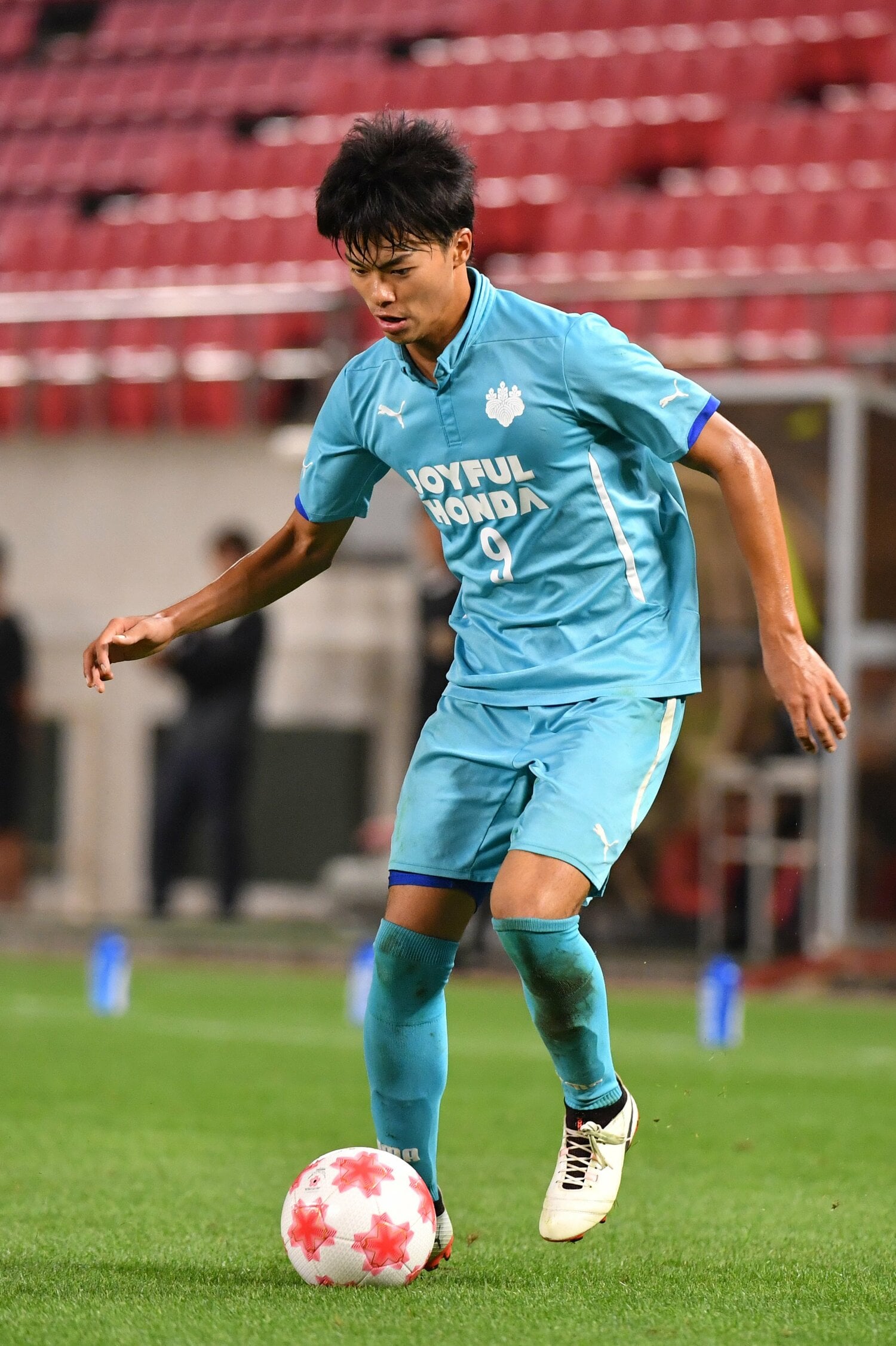 2017年9月の天皇杯、筑波大2年20歳の三笘。ボールの置きどころに三笘らしさを感じさせる　©AFLO