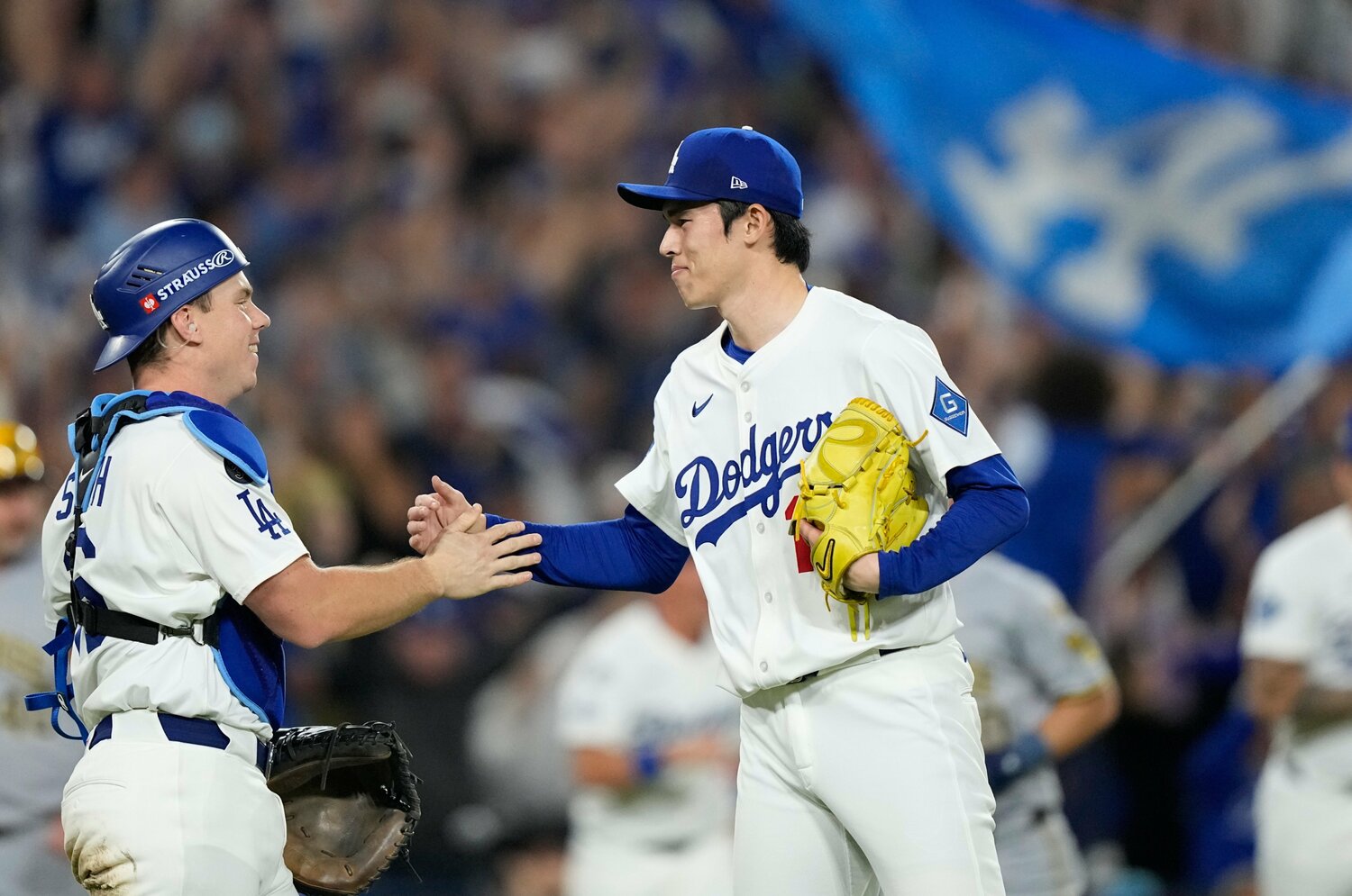 佐々木朗希「来年は“先発”という前提で話を…」ドジャース編成・敏腕フリードマンは“ロウキ”と何を話した？ 悩める豪腕に“無謀な転向”を打診した理由＜Number Web＞ photograph by AP/AFLO