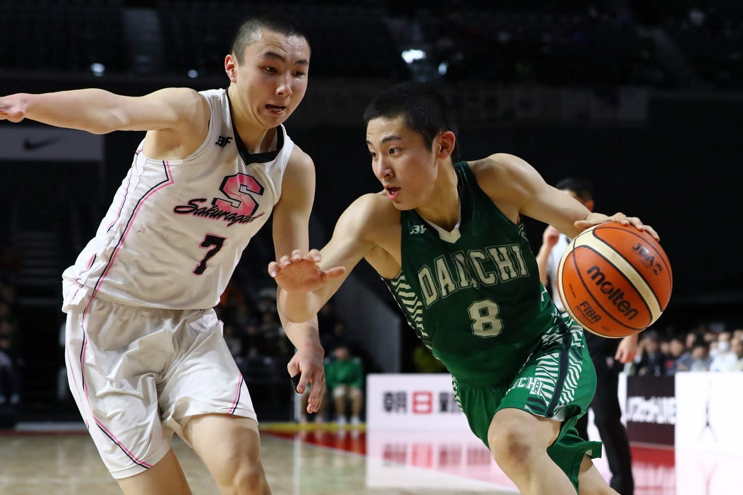 富永啓生（桜丘）vs.河村勇輝（福岡第一）／2018年ウインターカップ　©︎Naoki Nishimura/AFLO SPORT