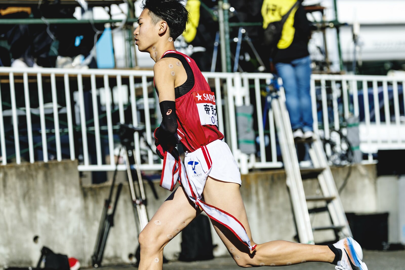 3区を最下位で走り出す島田 photograph by Kiichi Matsumoto