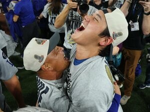 フリーマン爆笑「これが必要なんだ！」“キム・ヘソン相手にコケた”ロバーツ監督も大谷翔平も…連覇崖っ縁ドジャースはなぜか悲壮感ゼロだった