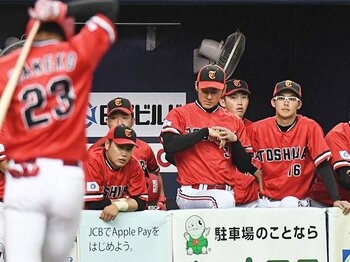 もし東芝が野球部を閉じていたら……。社会人に進む学生数はプロの4倍！＜Number Web＞ photograph by Kyodo News