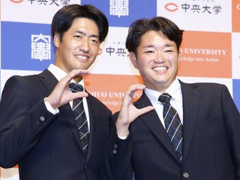 「ファンがマウンドに立っている」ルーキー、DeNA石田裕太郎の「人生を変えた決断」…「西舘を見て、自分はこれじゃやっていけないなって」＜Number Web＞ photograph by KYODO