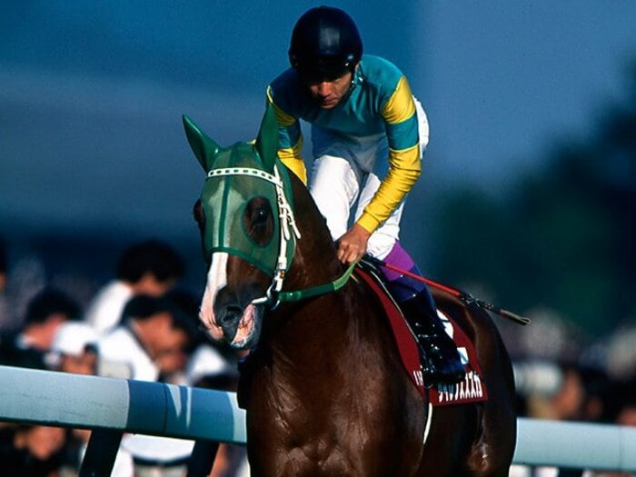 素朴な疑問 競馬にはなぜ「逃げ馬」がいるのか? サイレンススズカの“逃げ”に武豊が描いた大きな夢<Number Web> photograph by Bungeishunju