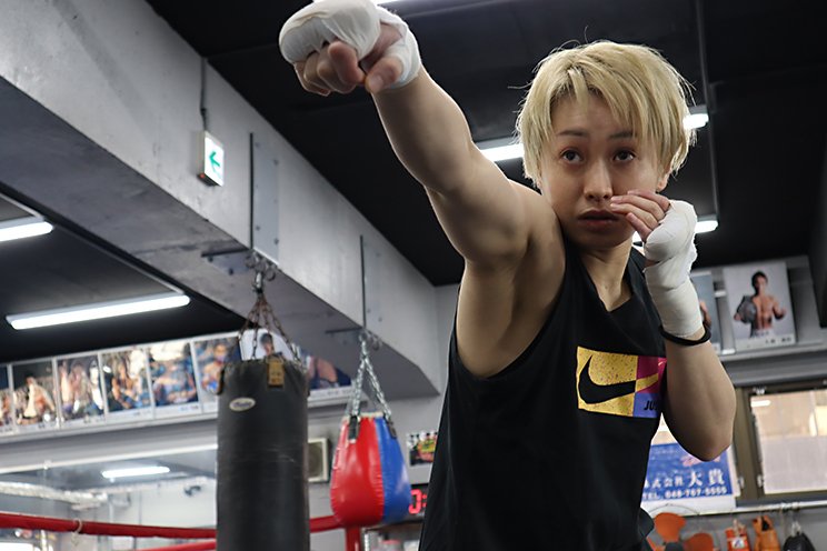 麻薬密売の囚人とタイトル戦、週7バイト、“上戸彩に似てる”と売り出さ