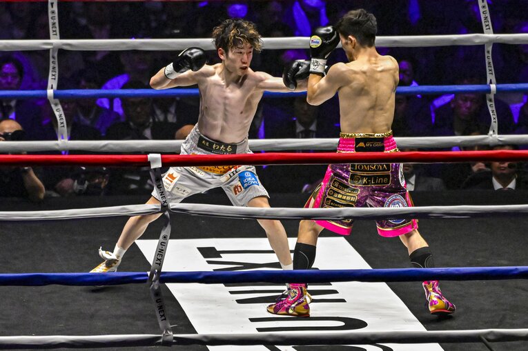 寺地拳四朗vs.ユーリ阿久井政悟。3月13日、両国国技館　©Takuya Sugiyama