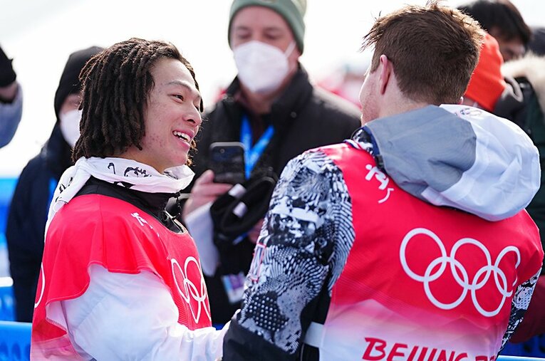 日本中が沸いた平野歩夢の金メダルと、ショーン・ホワイトからの祝福。ブラジル人記者の心も揺さぶったようだ ／ photograph by Danielle Parhizkaran - USA TODAY Sports/JIJI PRESS