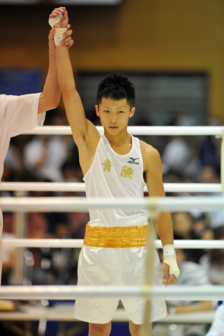 写真は2010年の沖縄総体。高校2年時の井上（当時17歳）　©AFLO