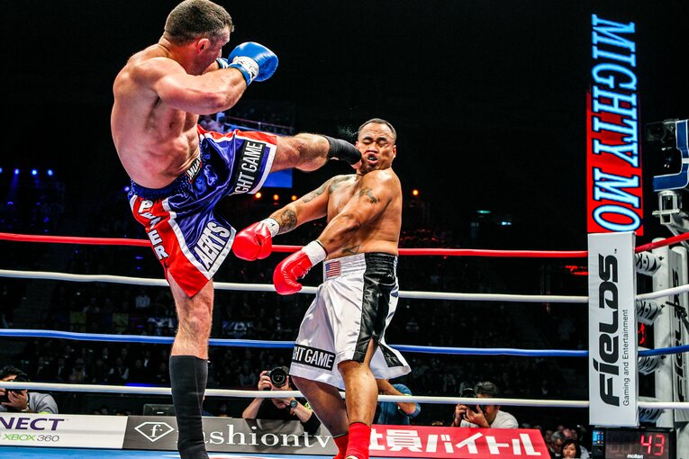 アーツのハイキック20連発。2010年12月のマイティ・モー戦（16枚目／全20枚）©Susumu Nagao