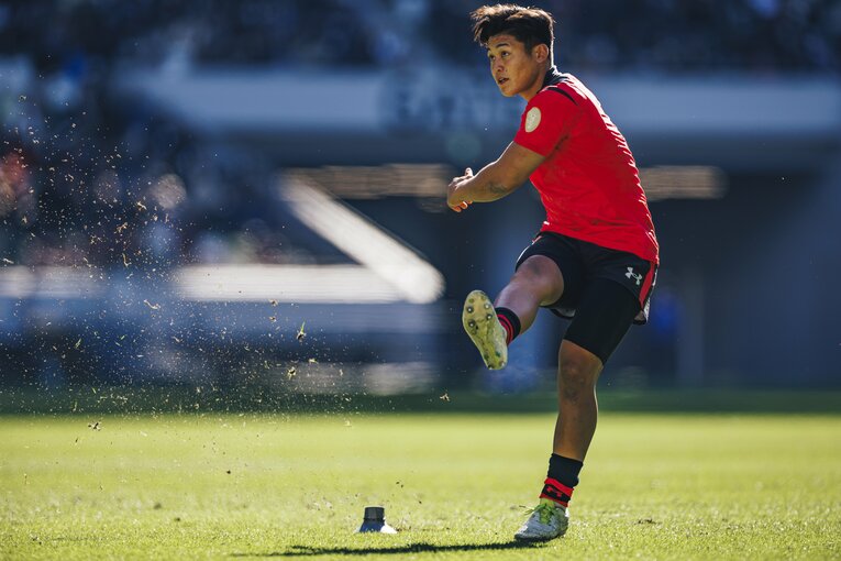 準決勝の明大戦でもキックを中心に活躍した大町　©Kiichi Matsumoto