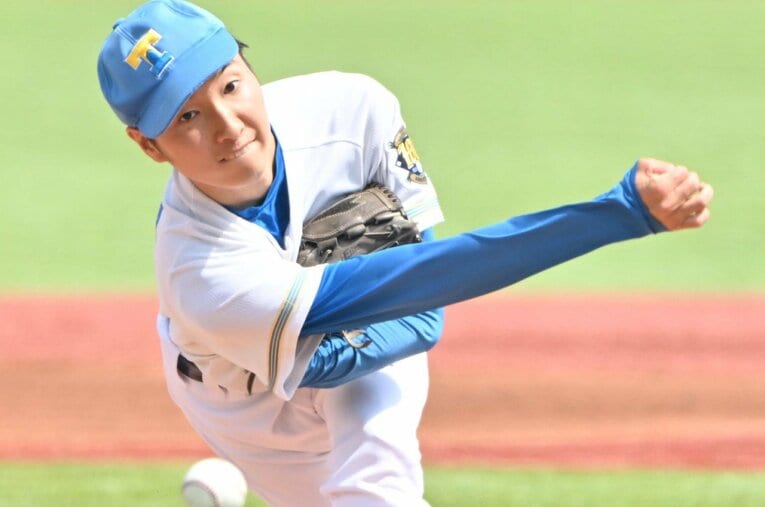 春の六大学野球リーグの明治大戦で9回2失点完投の好投を見せた東大4年の渡辺向輝。父は元ロッテや日本代表で活躍した俊介さんだ ／ photograph by Sankei Shimbun