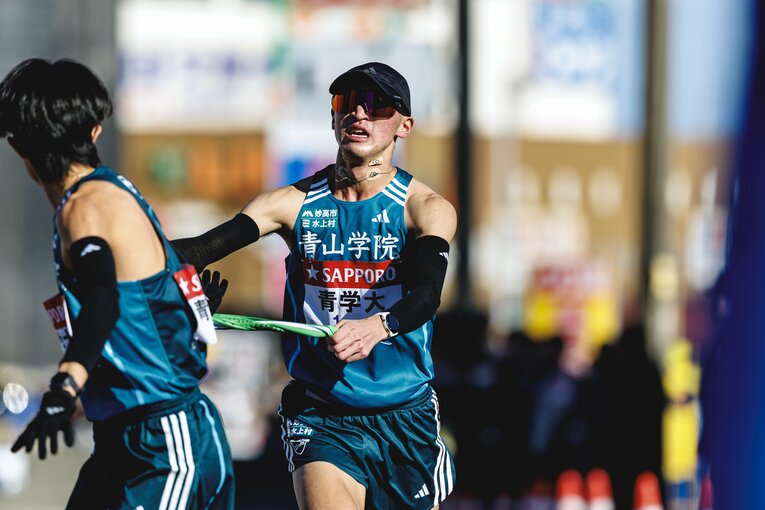 【2026箱根駅伝】青学大は少しずつ順位を上げていき… ©Kichi Matsumoto