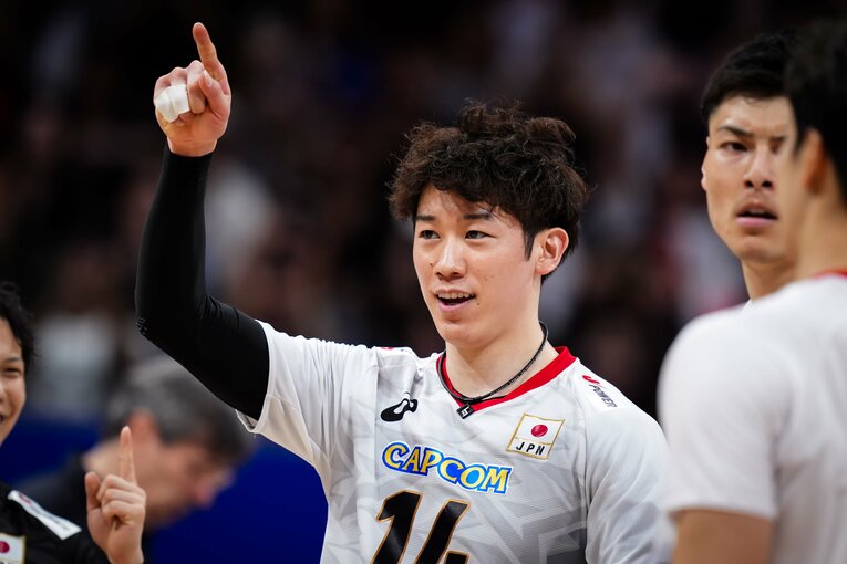 石川祐希（VNLフランス戦）　©︎Volleyball World