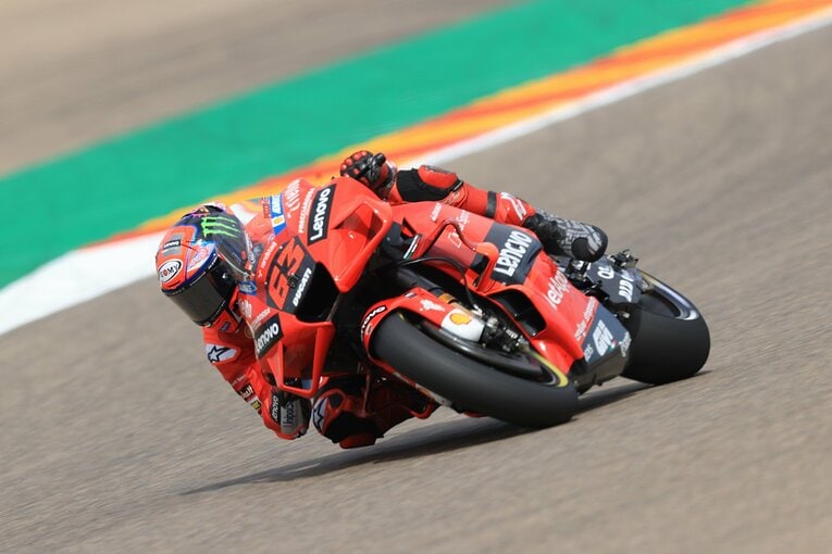 photograph by Satoshi Endo