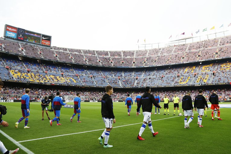 “メッシが去ったバルサとカンプノウ初戦”はどんな雰囲気だったか… 背番号10のファンと「前半10分のメッシコール＋ブーイング」〈現地撮影〉(15)