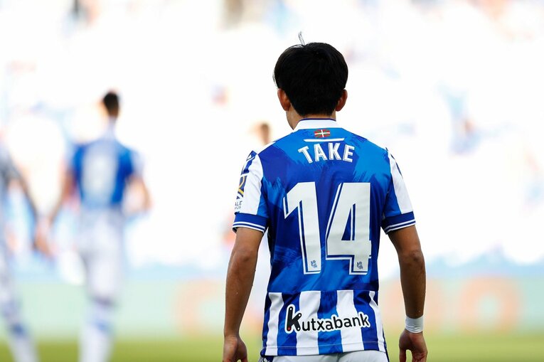 「TAKEあなたは最高です、と日本語で…」久保建英21歳はソシエダで愛される「日本人最多リーガ6点目＋“MVPタケクボ”コール」を撮った(16)