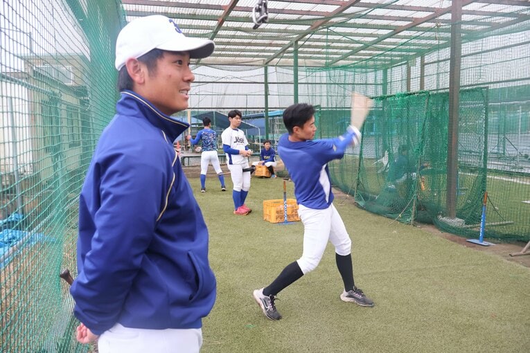 鹿児島城西高の監督に就任した道端。現在の指導風景　©Fumi Sawai