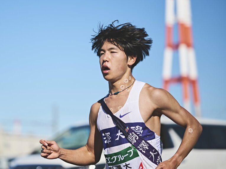 全日本大学駅伝で三大駅伝デビューとなった1年生の山川拓馬。4区の区間賞を獲得　©Yuki Suenaga