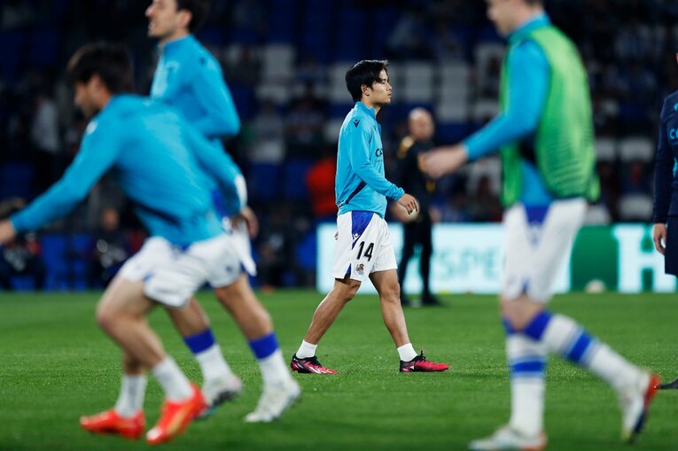 久保建英がELで味わった「先発落ち→敗退」での怒り・悲しみを撮った「タケ！と不調ソシエダサポが期待したが…」〈代表合流前にゴール〉(9)