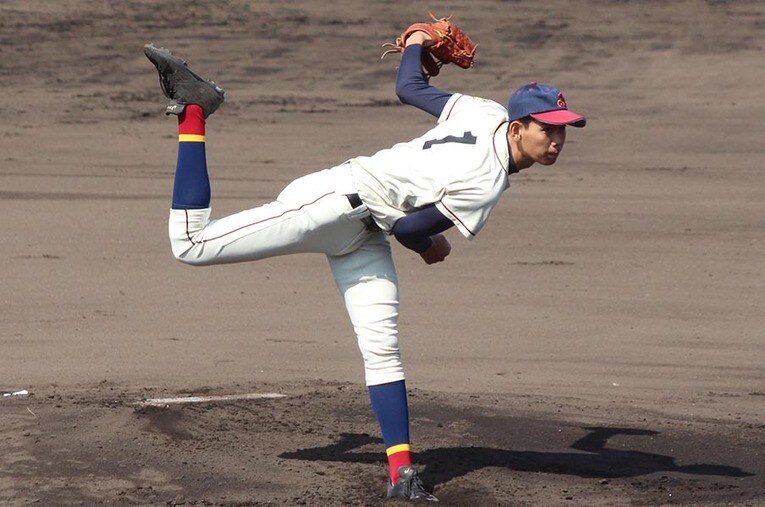 大阪電通大高のエース右腕・的場吏玖（りく/ 3年）。敗れたものの、春季大会では強打の大阪桐蔭打線を8回4安打を抑える好投をみせた ／ photograph by Fumi Sawai