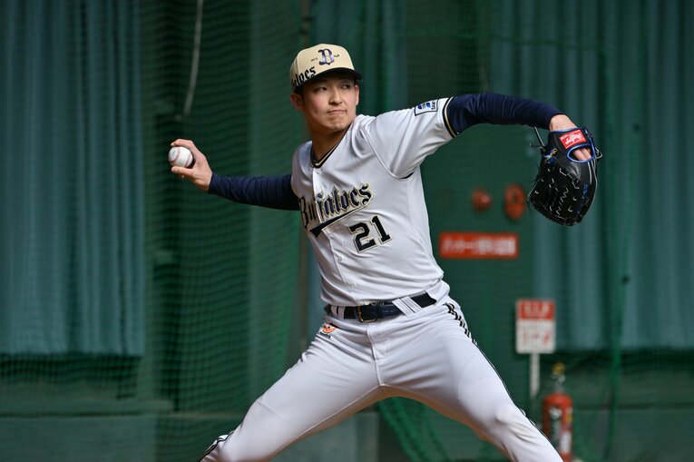 春季キャンプで試行錯誤する山崎　©Hideki Sugiyama