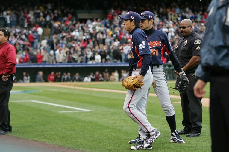 2006年WBC第2ラウンド、日本対アメリカ戦。サヨナラ負けを喫し、引き上げる　©Naoya Sanuki
