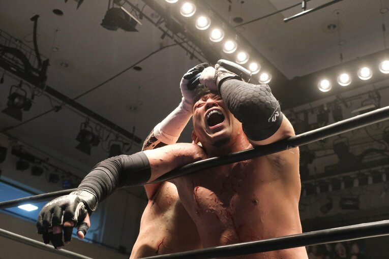 「デスマッチ・イズ・マイライフ」妻の急死を乗り越えた“クレイジー・キッド”竹田誠志の決意「蛍光灯やカミソリで傷つけ…でもそれが生きがい」(15)