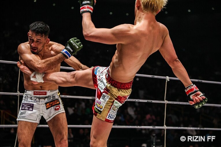 鈴木千裕vs.クレベル・コイケ　©RIZIN FF