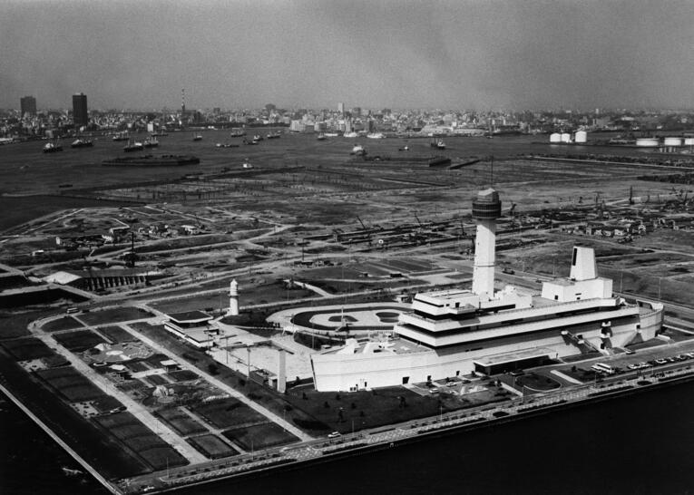 1974年にオープンした船の科学館。いまもお台場に現存している施設としては“最古”となる　©JIJI PRESS