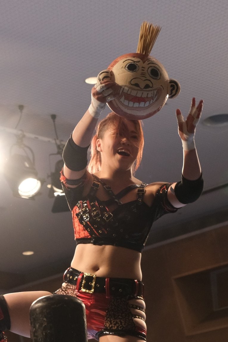 「いつか、傷だらけの背中でウェディングドレスを」 18歳の女子レスラー・鈴季すずが大流血を「嬉しい」と語る理由(52)