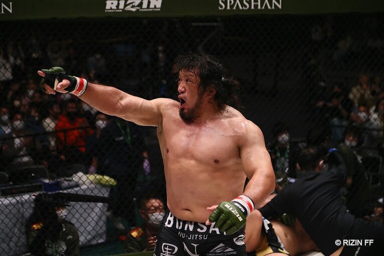 勝った関根は感情を爆発させる。48歳にしてプロキャリア最高潮を迎えた　©RIZIN FF