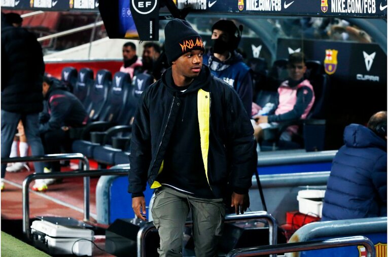 シャビ新監督41歳は暗黒バルサを救えるか 《メッシとの黄金連係・涙を撮ったカメラマン》が就任会見・初采配に見た“希望”とは(17)