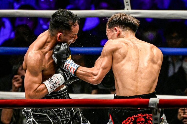 堤聖也vs.ノニト・ドネア。12月17日、両国国技館　©Takuya Sugiyama