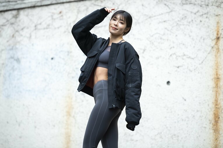 「ジョジョ立ち写真」に19万いいね…とももともも25歳に聞く撮影のウラ側「コスプレにも肉体美が求められている」《特別グラビア》(28)