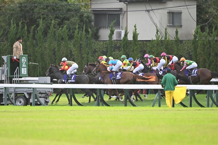 天皇賞・秋、スタートの瞬間　©Keiji Ishikawa