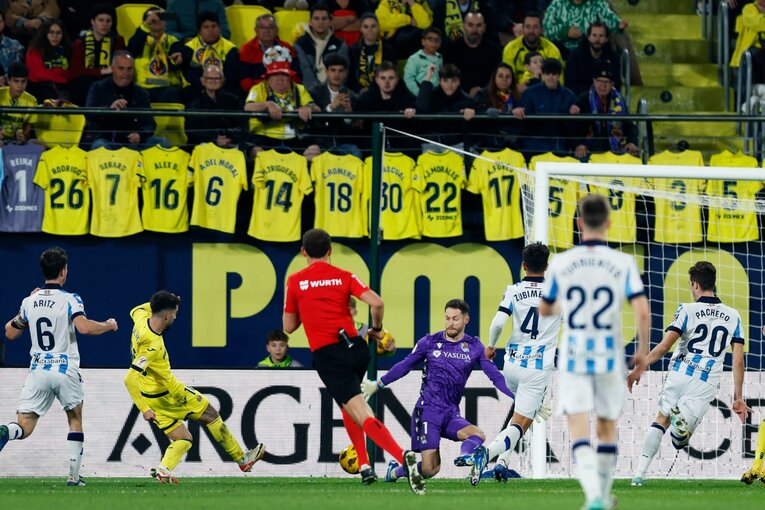 ビジャレアルの猛攻に対して、この日もファインセーブ連発のレミーロ。スペイン代表に選ばれるのも納得のプレーぶりが続く