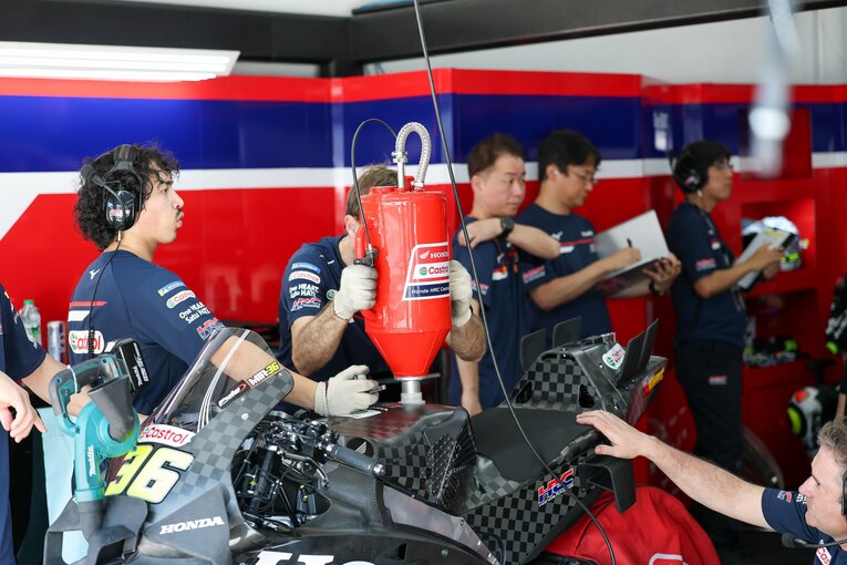 久々に明るいムードに包まれたホンダのピット　©Satoshi Endo