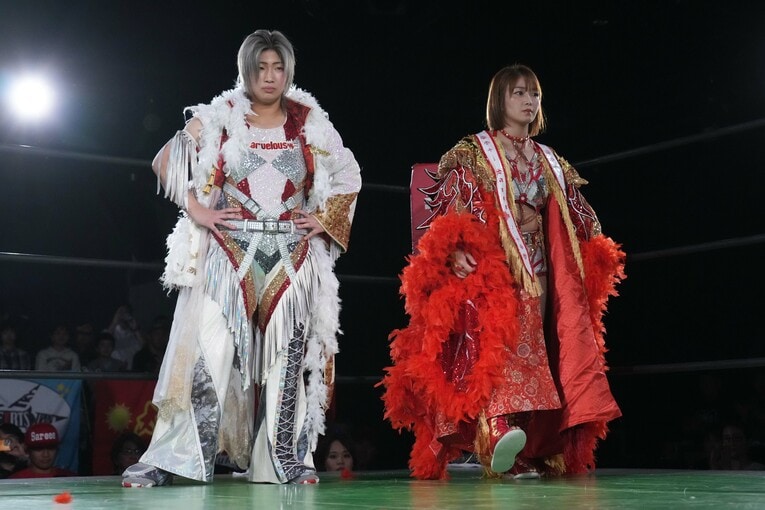 彩羽匠とタッグを組むSareee　©Essei Hara