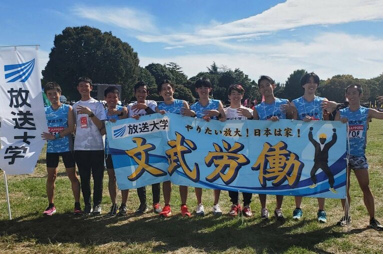 平均年齢28.8歳の「おっさん大学生ランナー」たちが集った放送大学関西チーム。彼らが予選会に挑んだ経緯とは…？ ／ photograph by Shunsaku Sakai