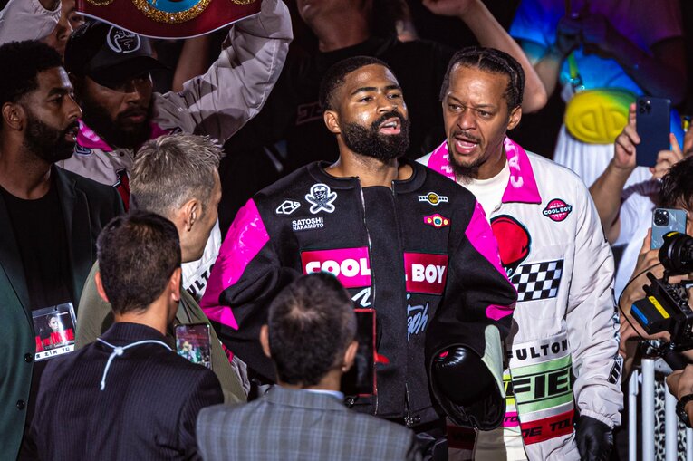 井上戦のリングに向かうフルトンとトレーナーのラヒーム氏（2023年7月25日）　©︎Takuya Sugiyama