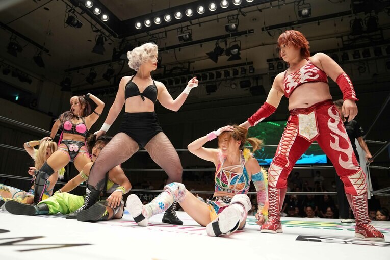 白川未奈、舞華とタッグを組んだトニー・ストーム　©Masashi Hara