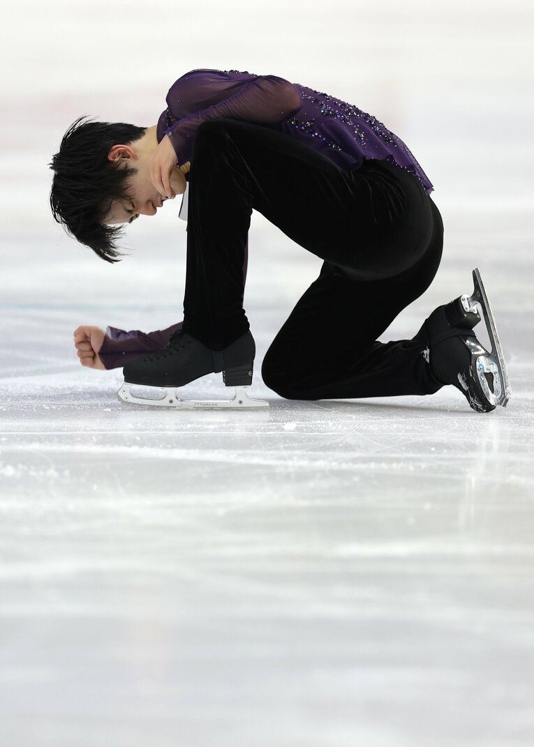 フリーの演技フィニッシュ後に右拳を振り下ろす山本　©Getty Images