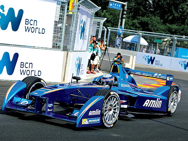 オール電化のレース開幕。元F1の佐藤琢磨も参戦 オール電化のレース開幕。元F1の佐藤琢磨も参戦