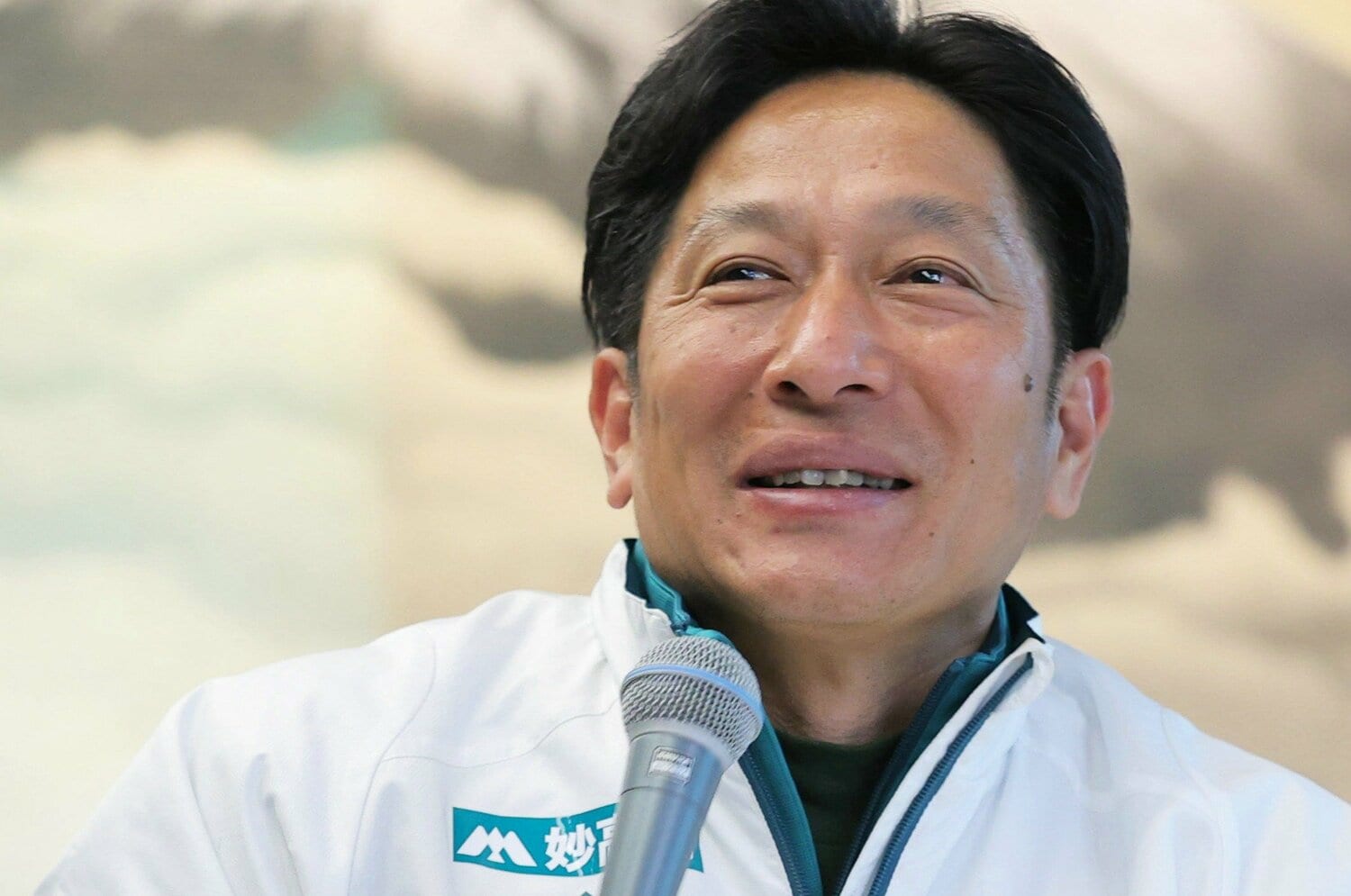 なぜ青学大には“優秀なランナー”が集まるのか？ 原晋監督はこうして選手を口説いてきた…箱根駅伝の常勝軍団を生んだ「最強のスカウト術」＜Number Web＞ photograph by JIJI PRESS