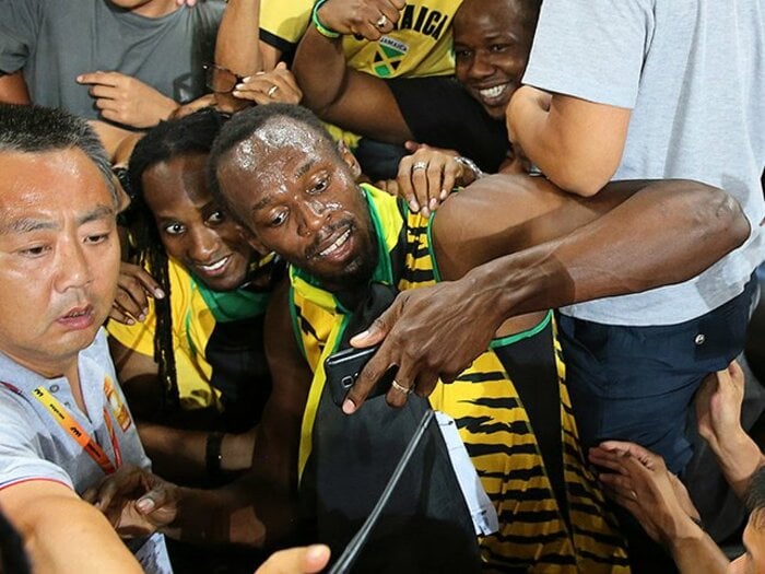 200mこそ、ボルトが最も強い距離だ！最後は流して今季世界最高19秒55。＜Number Web＞ photograph by AFLO